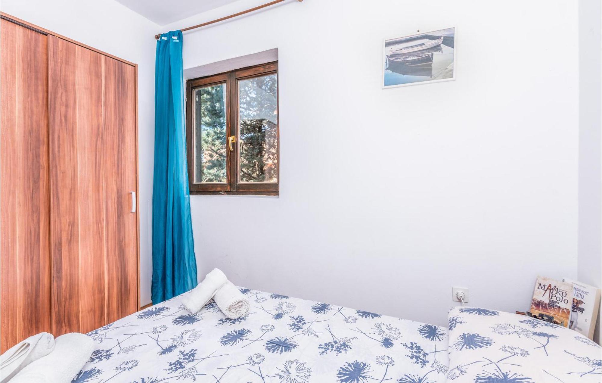 3 Bedroom Nice Apartment In Krk Крк Экстерьер фото